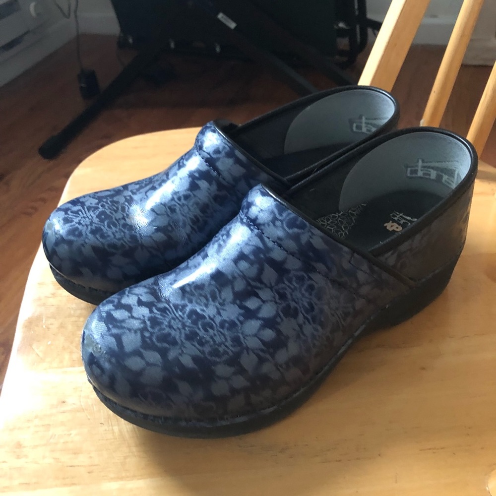 XP 2.0 Navy Floral Dansko.